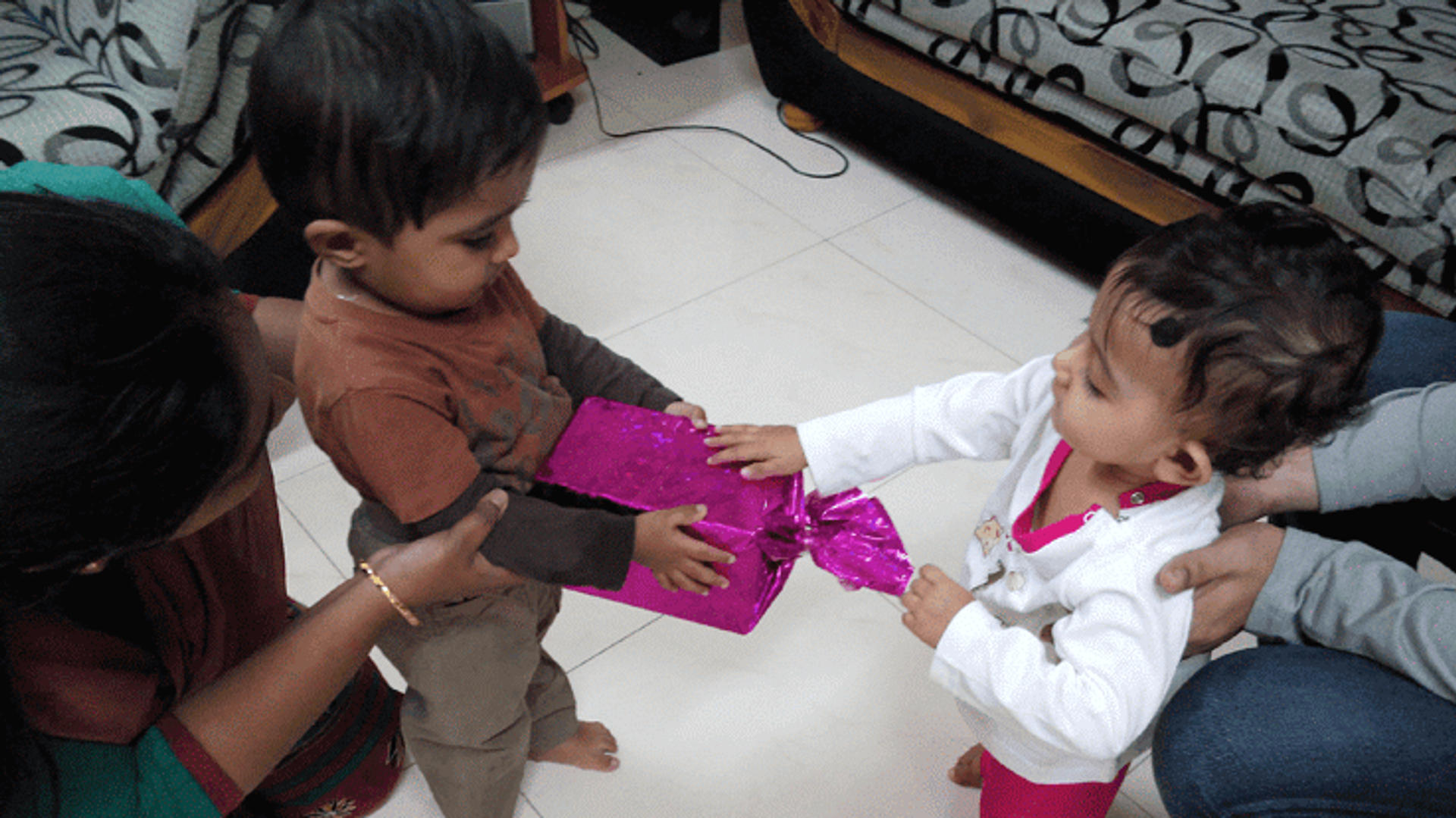 How to Inculcate Sharing Habits in Children?