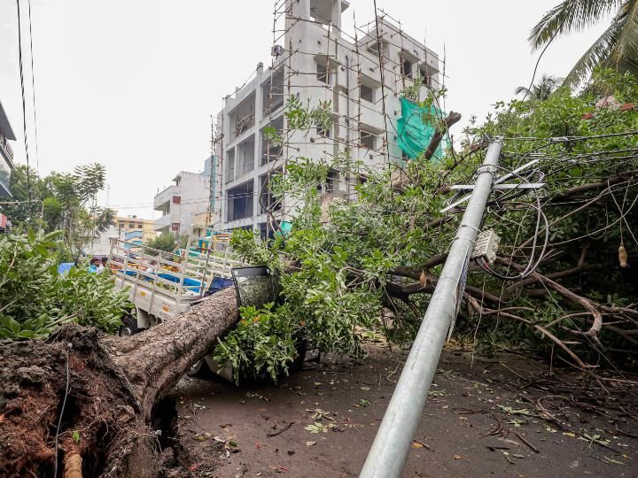 Cyclone AMPHAN चक्रवात से कैसे बचें क्या करें और क्या नहीं करें Cyclone AMPHAN चक्रवात से कैसे बचें क्या करें और क्या नहीं करें