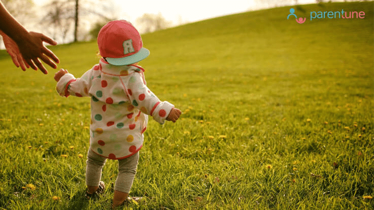 When Do Babies Start Walking? How to Know That Baby is ...