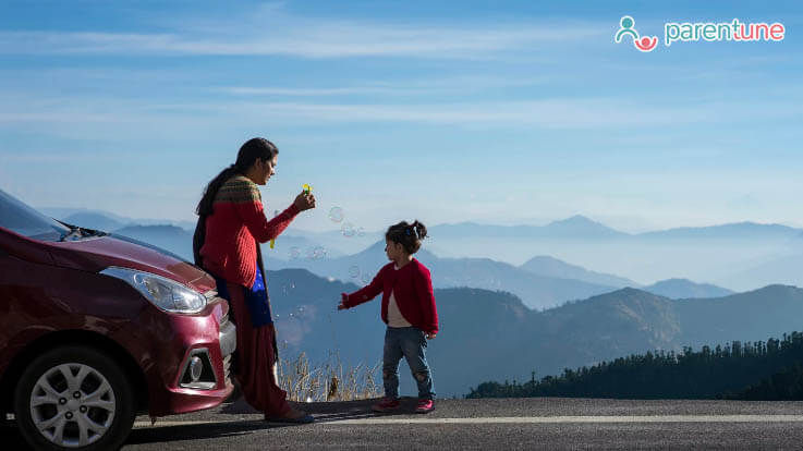 बच्चे के साथ ट्रेवल करते समय किन बातों पर ध्यान देना जरूरी है बच्चे के साथ ट्रेवल करते समय किन बातों पर ध्यान देना जरूरी है