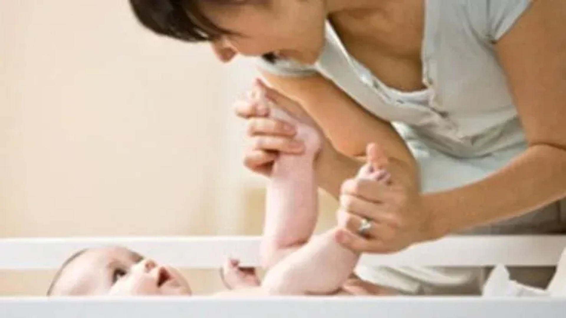 Your baby's poop and pee: 10 Things to know!