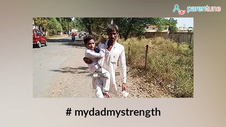 दिव्यांग बेटे को कंधे पर बैठाकर प्रतिदिन कॉलेज ले जाता है ये पिता दिव्यांग बेटे को कंधे पर बैठाकर प्रतिदिन कॉलेज ले जाता है ये पिता