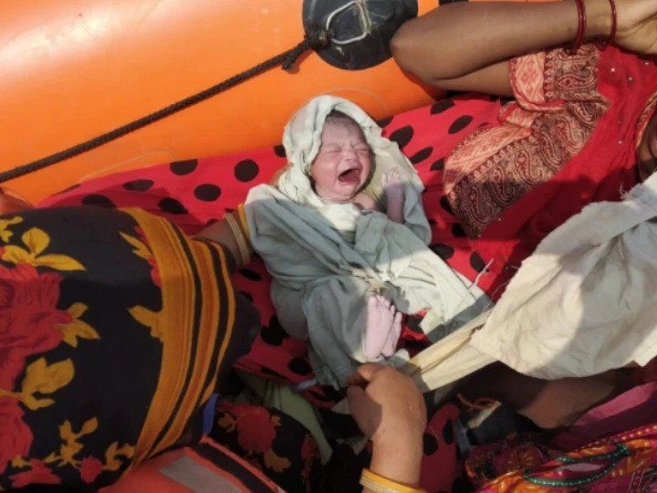 बाढ़ के दौरान रेस्क्यू बोट में हुआ बच्ची का जन्म आप इन 10 बातों का जरूर रखें ध्यान बाढ़ के दौरान रेस्क्यू बोट में हुआ बच्ची का जन्म आप इन 10 बातों का जरूर रखें ध्यान