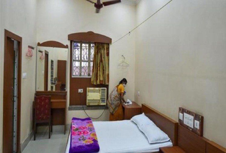 कोरोना संक्रमित होने पर आइसोलेशन में हैं तो इन 5 बातों का रखें ध्यान कोरोना संक्रमित होने पर आइसोलेशन में हैं तो इन 5 बातों का रखें ध्यान
