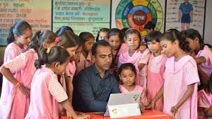रणंजितसिह डिसले वास्तविक आणि ऑनलाईन बदल घडवणारे शिक्षक रणंजितसिह डिसले वास्तविक आणि ऑनलाईन बदल घडवणारे शिक्षक