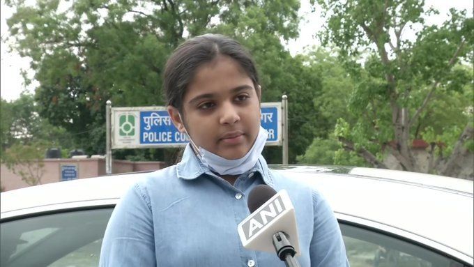 12 साल की बच्ची ने गुल्लक तोड़कर कैंसर के पेशेंट को फ्लाइट से घर वापस भेजा 12 साल की बच्ची ने गुल्लक तोड़कर कैंसर के पेशेंट को फ्लाइट से घर वापस भेजा
