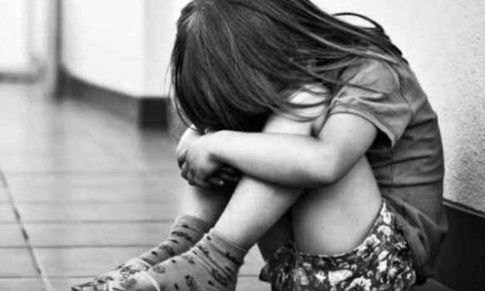 बाल यौन शोषण का सबसे बड़ा मामला सामने आया पेरेंट्स इन 10 बातों का जरूर ख्याल रखें बाल यौन शोषण का सबसे बड़ा मामला सामने आया पेरेंट्स इन 10 बातों का जरूर ख्याल रखें