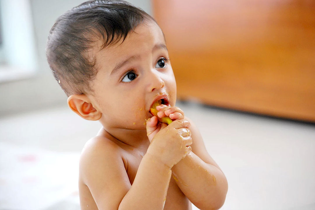क्या आपका शिशु भी बार बार जीभ बाहर निकाल रहा है तो इन 5 बातों पर जरूर गौर करें क्या आपका शिशु भी बार बार जीभ बाहर निकाल रहा है तो इन 5 बातों पर जरूर गौर करें